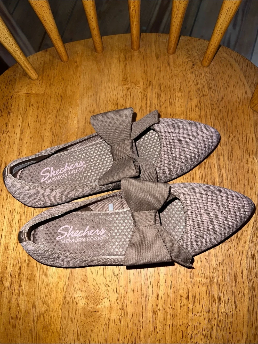Skechers Taupe Pointed-Toe Bow Flats Cleo Size 5.5